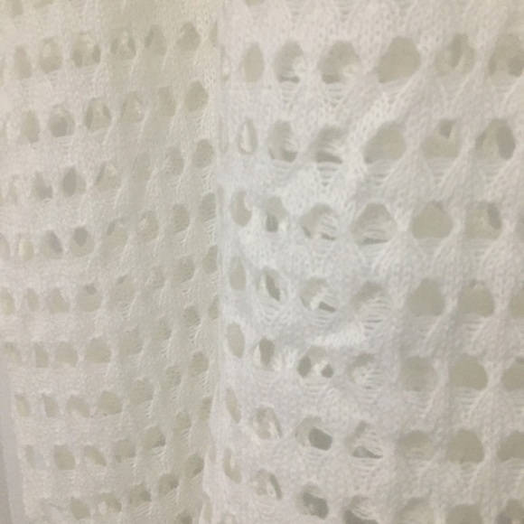 Beautiful white crochet infinity scarf - Picture 2 of 6